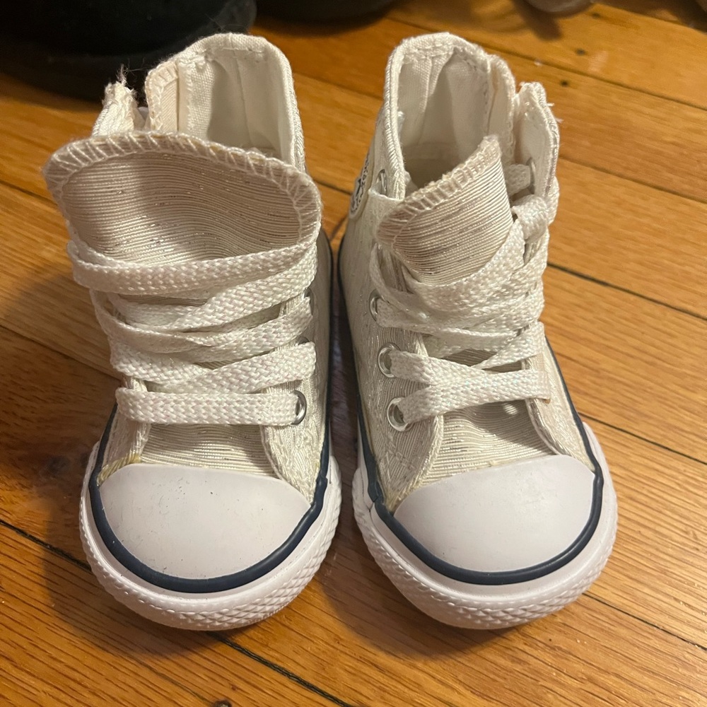 Converse Baby size 3. White and Pink